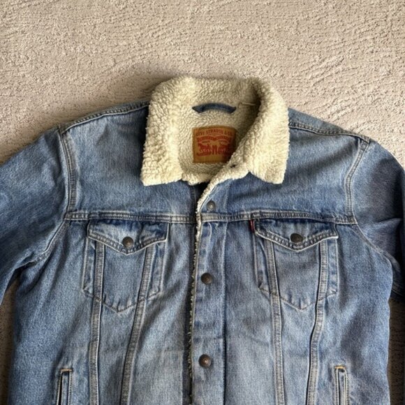 Levi's Medium Denim Sherpa Lined Trucker Jacket - Picture 2 of 6